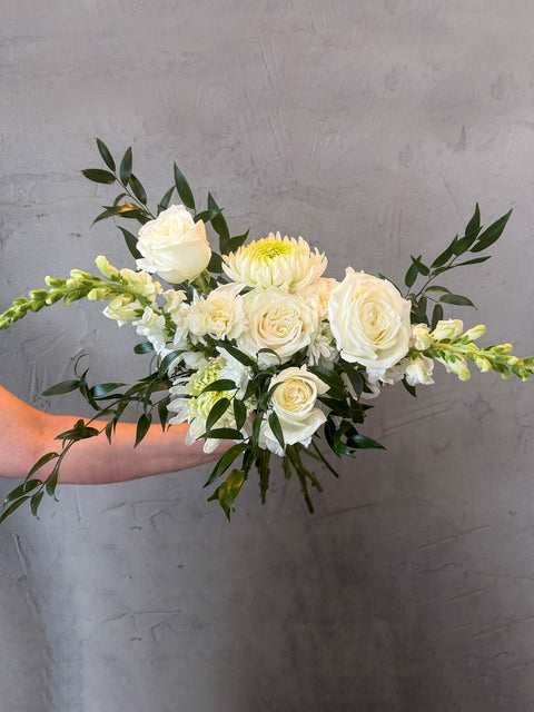 white hand-tied bunch